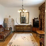 3 Camere  Parcare in curte